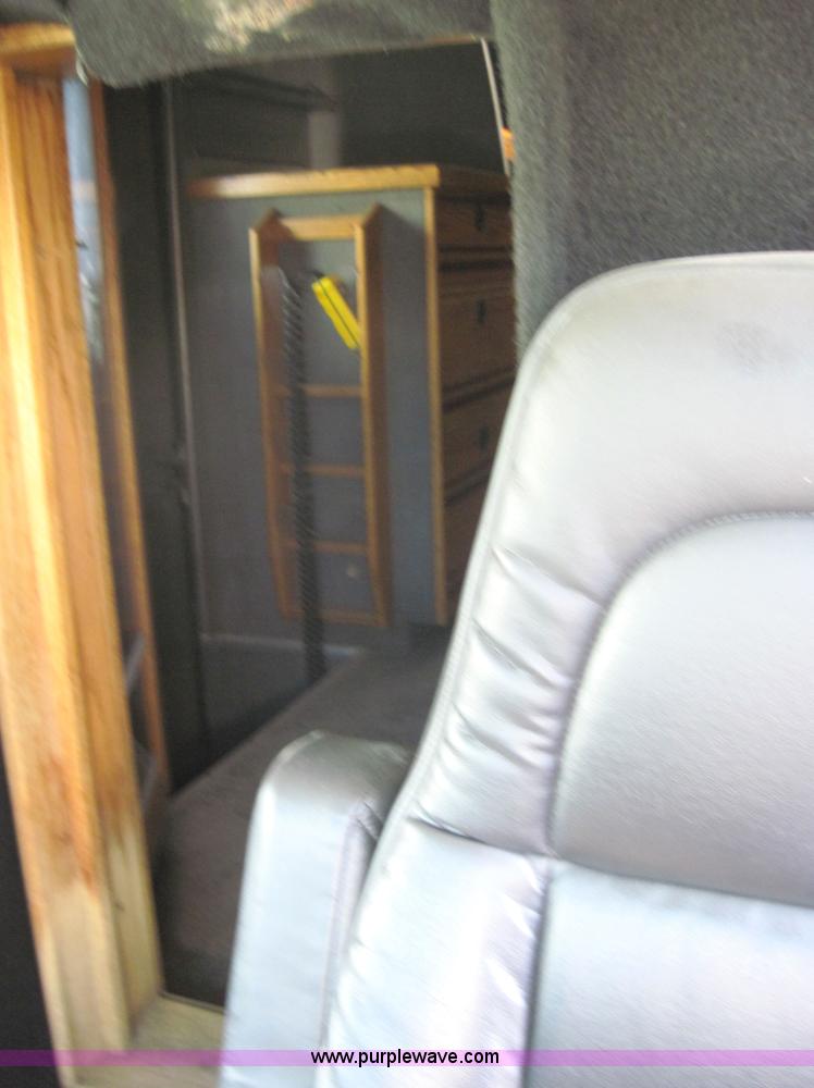 image for item 4143 1997 GMC C6500 truck