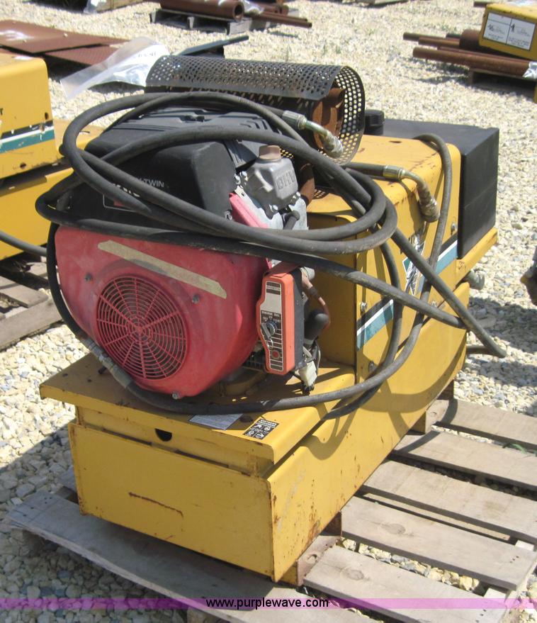 image for item 4174 Vermeer hydraulic supply system