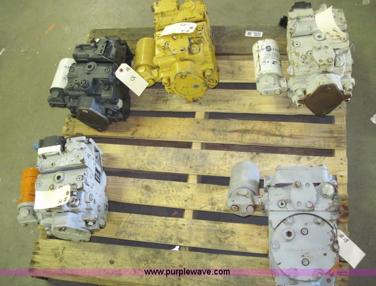 image for item 4240 (5) Sauer/Sundstrad hydraulic pumps