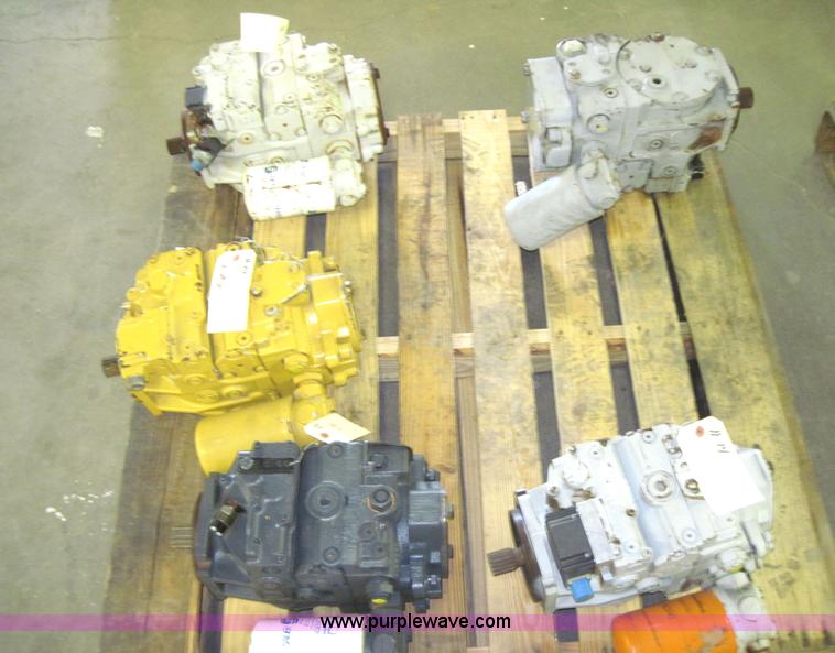 image for item 4240 (5) Sauer/Sundstrad hydraulic pumps