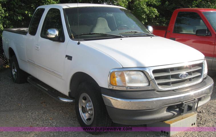 image for item 2564 2000 Ford F-150 Non-repairable certificate, parts only