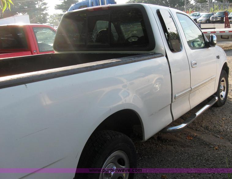 image for item 2564 2000 Ford F-150 Non-repairable certificate, parts only