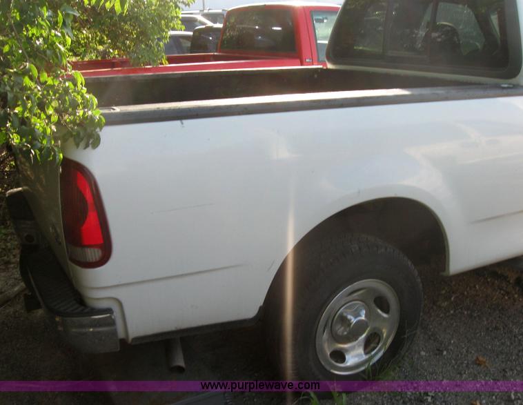 image for item 2564 2000 Ford F-150 Non-repairable certificate, parts only