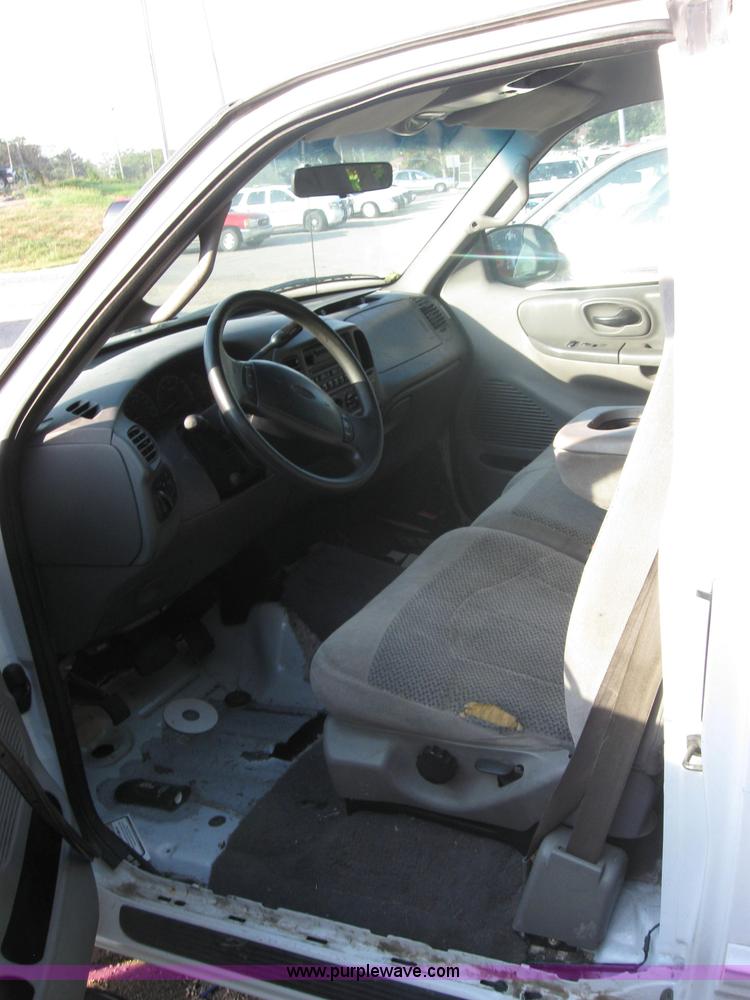 image for item 2564 2000 Ford F-150 Non-repairable certificate, parts only