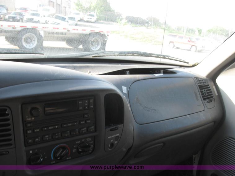 image for item 2564 2000 Ford F-150 Non-repairable certificate, parts only