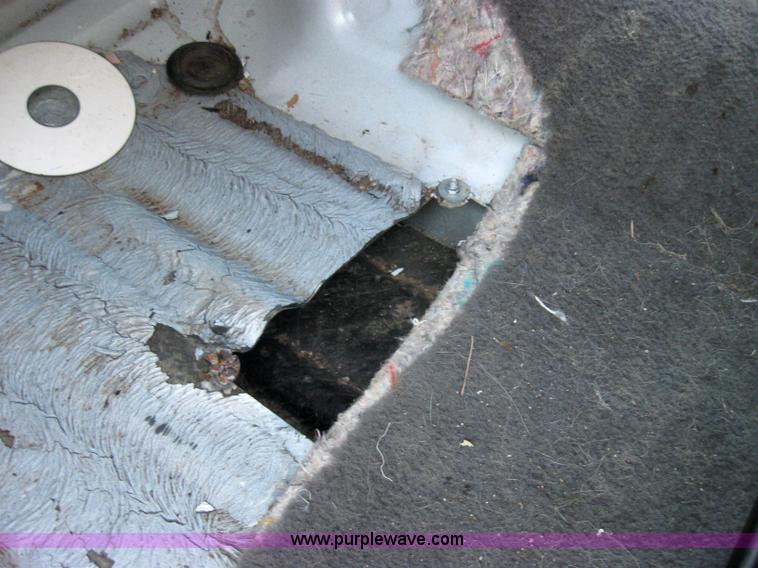 image for item 2564 2000 Ford F-150 Non-repairable certificate, parts only