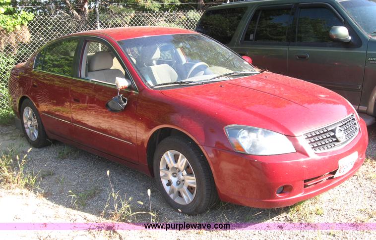 image for item 2771 2006 Nissan Altima Non-repairable certificate, parts only