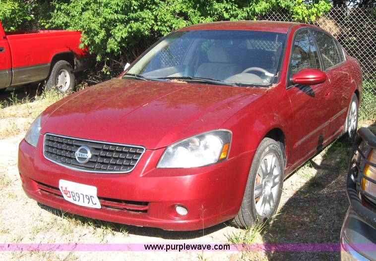image for item 2771 2006 Nissan Altima Non-repairable certificate, parts only