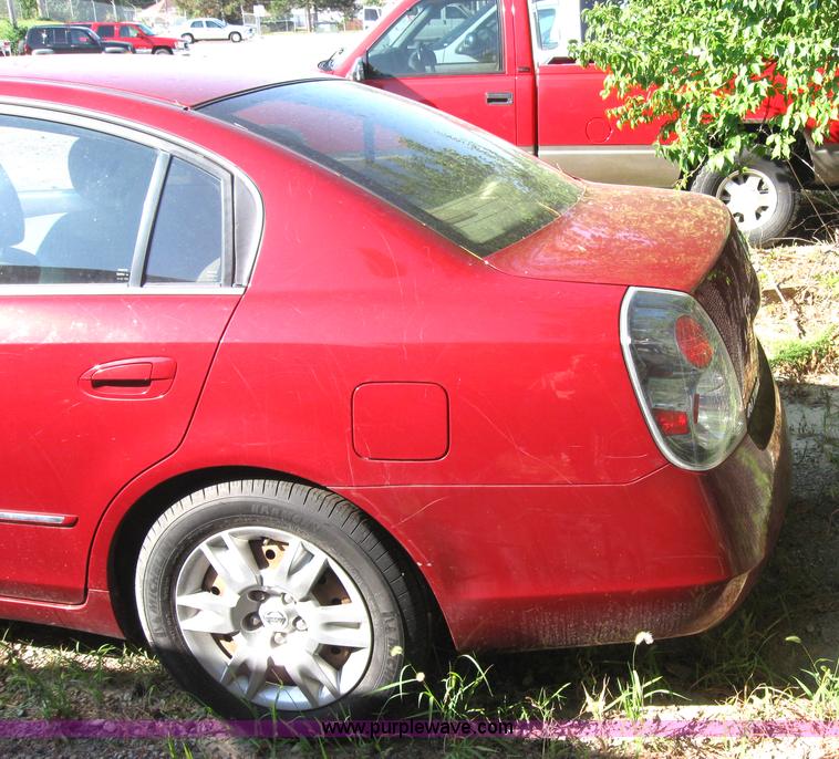 image for item 2771 2006 Nissan Altima Non-repairable certificate, parts only
