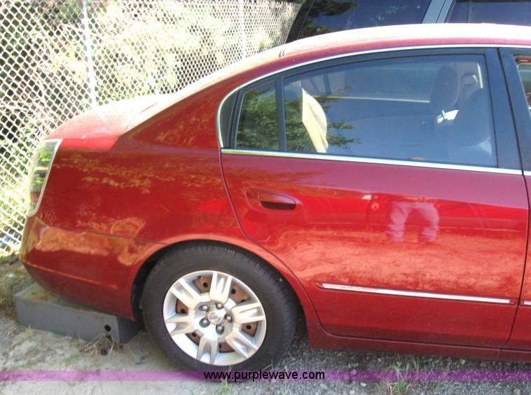 image for item 2771 2006 Nissan Altima Non-repairable certificate, parts only