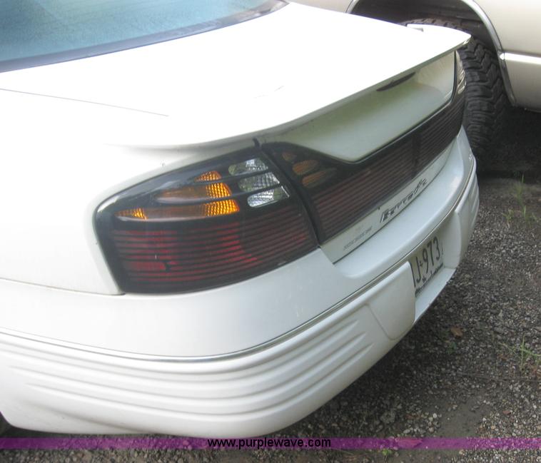 image for item 2772 2000 Pontiac Bonneville SE Non-repairable certificate, parts only