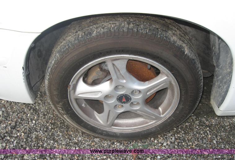 image for item 2772 2000 Pontiac Bonneville SE Non-repairable certificate, parts only