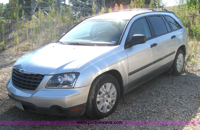 image for item 2777 2006 Chrysler Pacifica