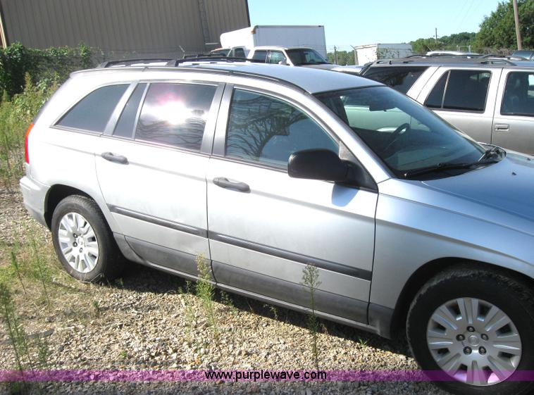 image for item 2777 2006 Chrysler Pacifica