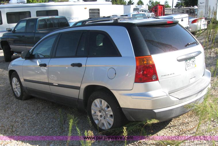 image for item 2777 2006 Chrysler Pacifica