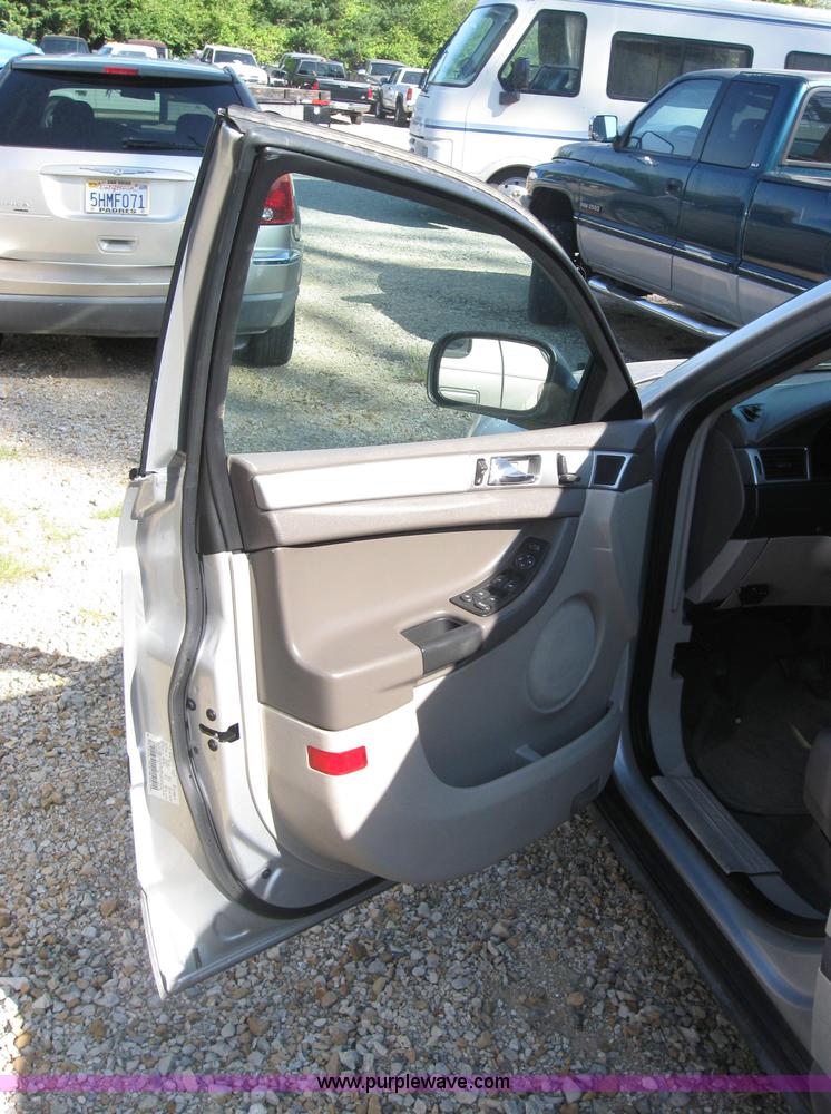 image for item 2777 2006 Chrysler Pacifica