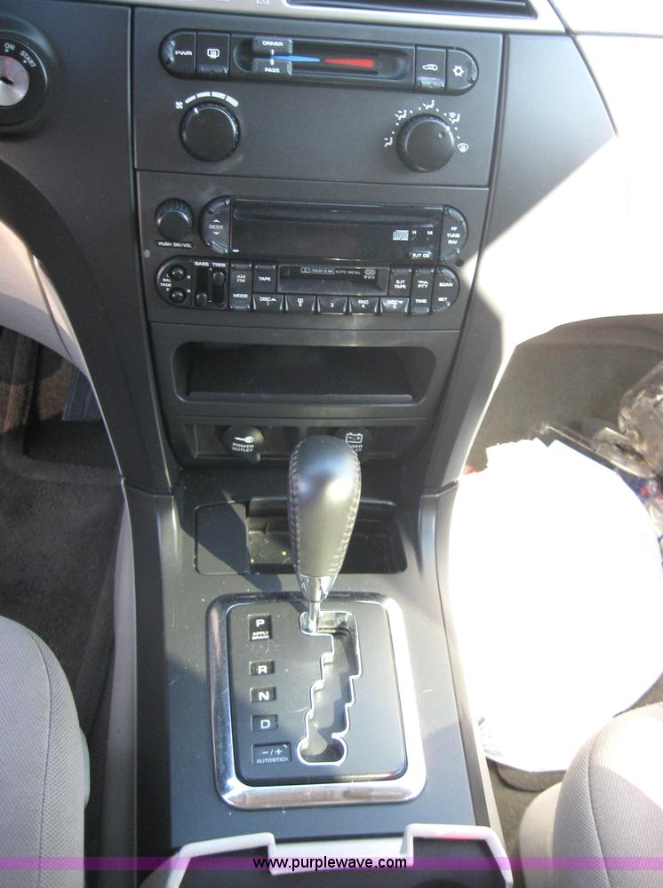 image for item 2777 2006 Chrysler Pacifica