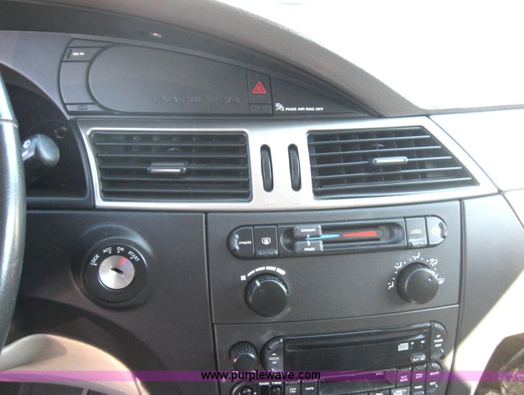 image for item 2777 2006 Chrysler Pacifica