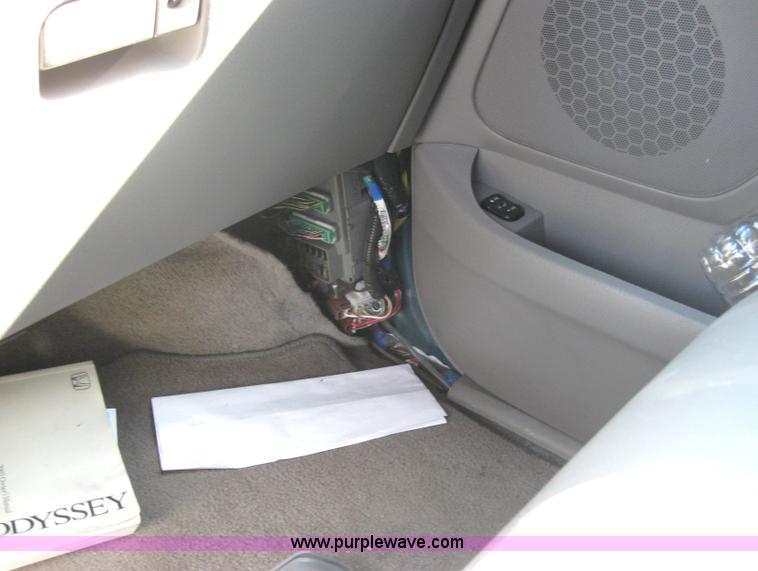 image for item 2779 2003 Honda Odyssey EX-L Non-repairable certificate, parts only