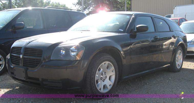 image for item 2780 2006 Dodge Magnum SE/SXT