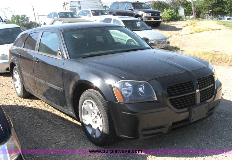 image for item 2780 2006 Dodge Magnum SE/SXT