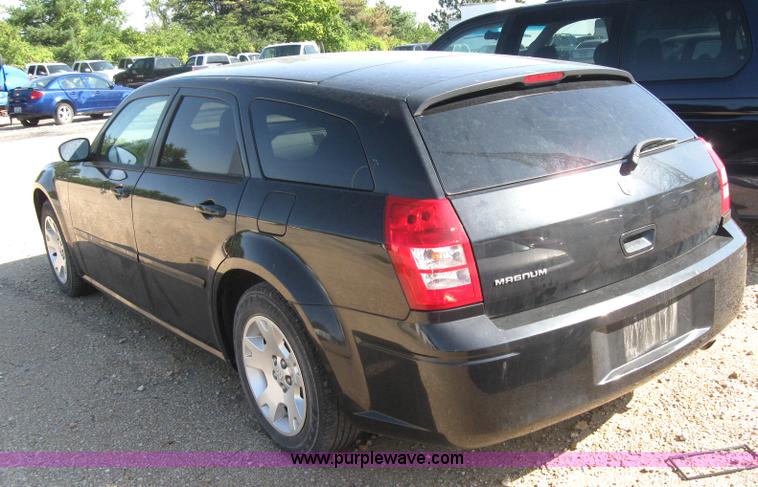 image for item 2780 2006 Dodge Magnum SE/SXT