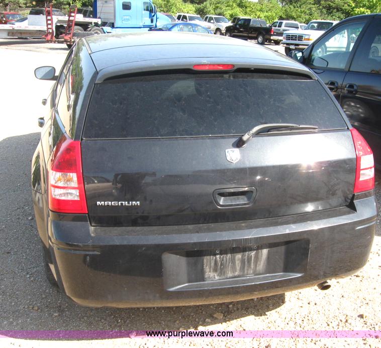 image for item 2780 2006 Dodge Magnum SE/SXT