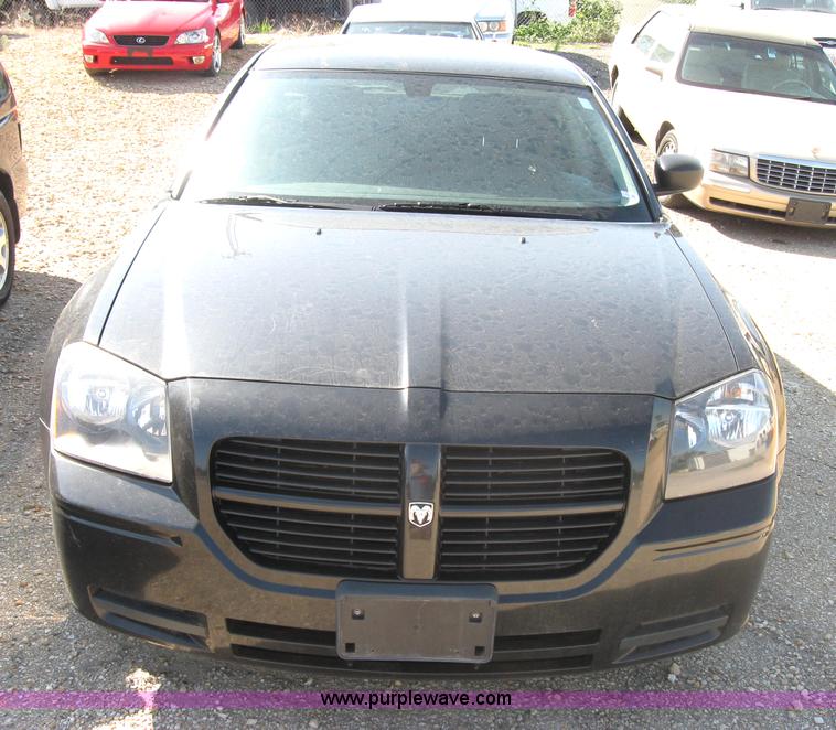 image for item 2780 2006 Dodge Magnum SE/SXT