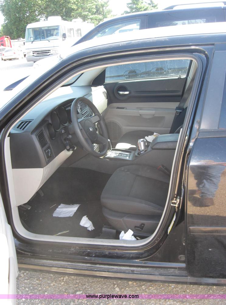 image for item 2780 2006 Dodge Magnum SE/SXT