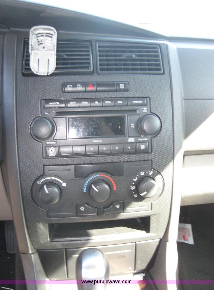 image for item 2780 2006 Dodge Magnum SE/SXT