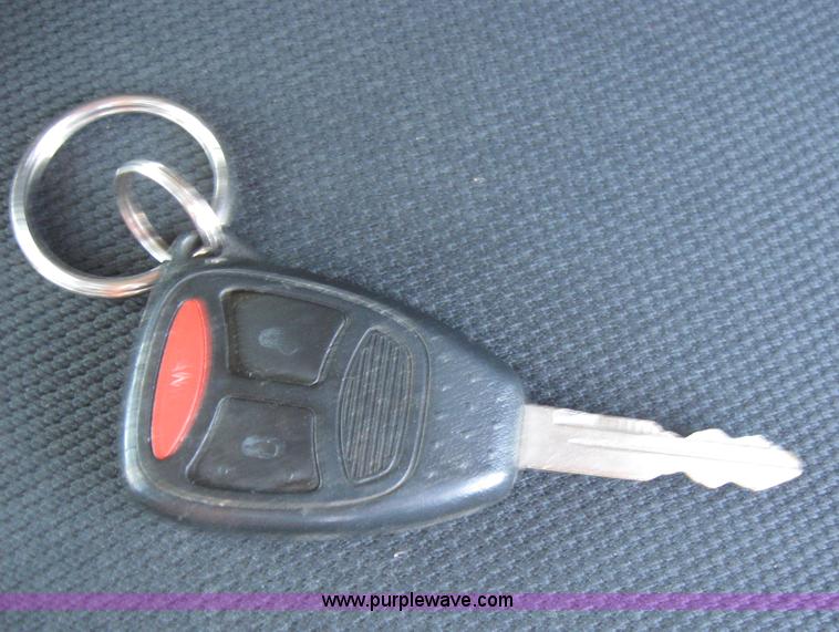 image for item 2780 2006 Dodge Magnum SE/SXT