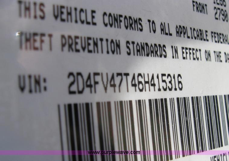 image for item 2780 2006 Dodge Magnum SE/SXT