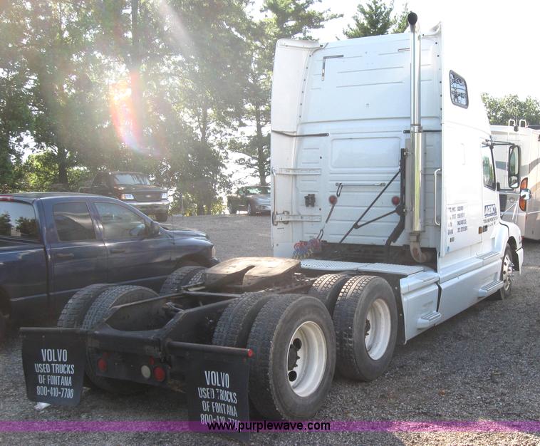 image for item 2782 2001 Volvo VNL