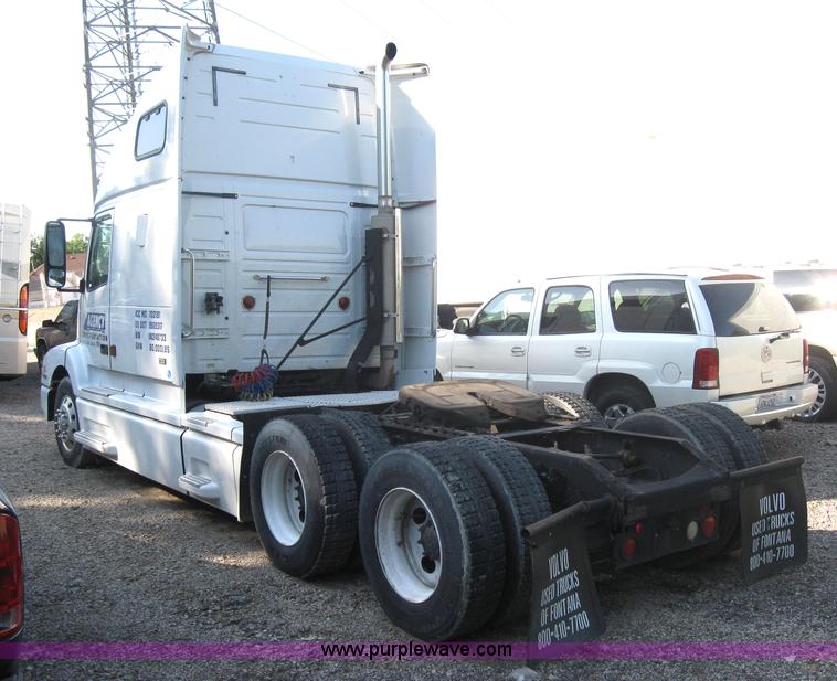 image for item 2782 2001 Volvo VNL