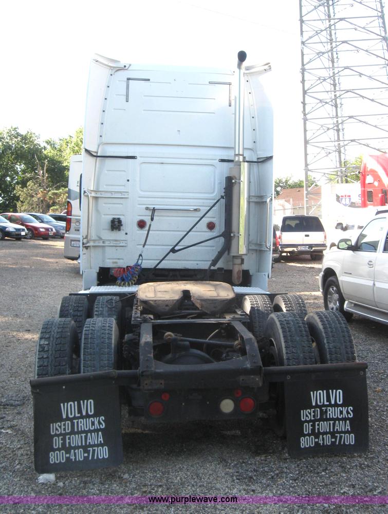 image for item 2782 2001 Volvo VNL