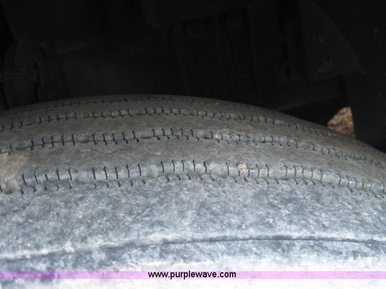 image for item 2782 2001 Volvo VNL