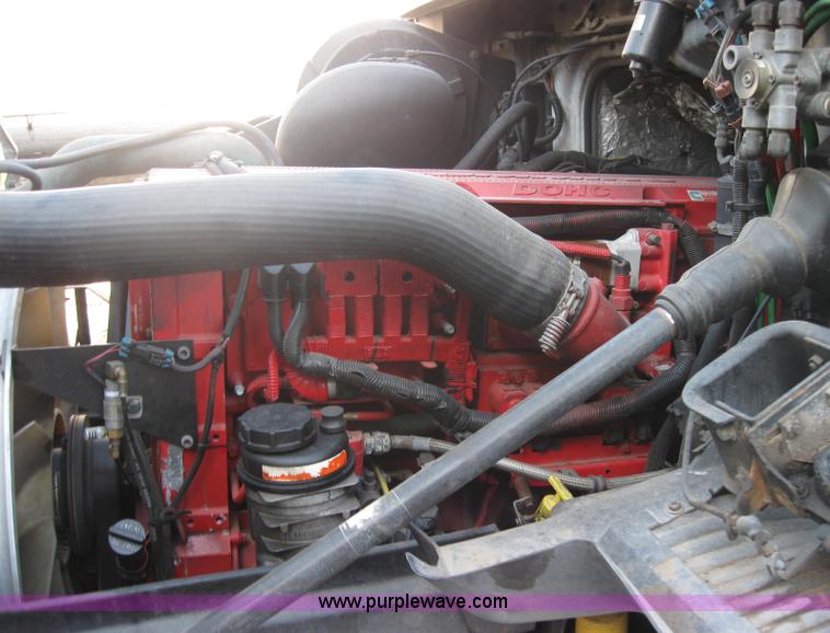 image for item 2782 2001 Volvo VNL