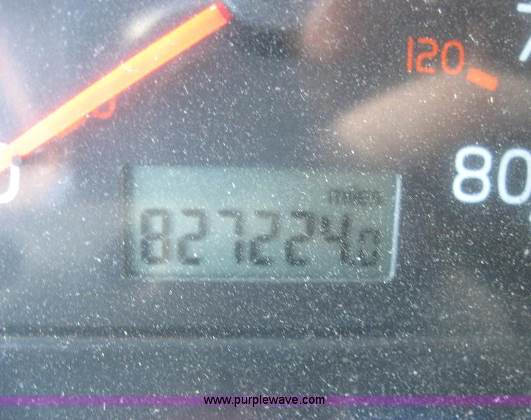 image for item 2782 2001 Volvo VNL