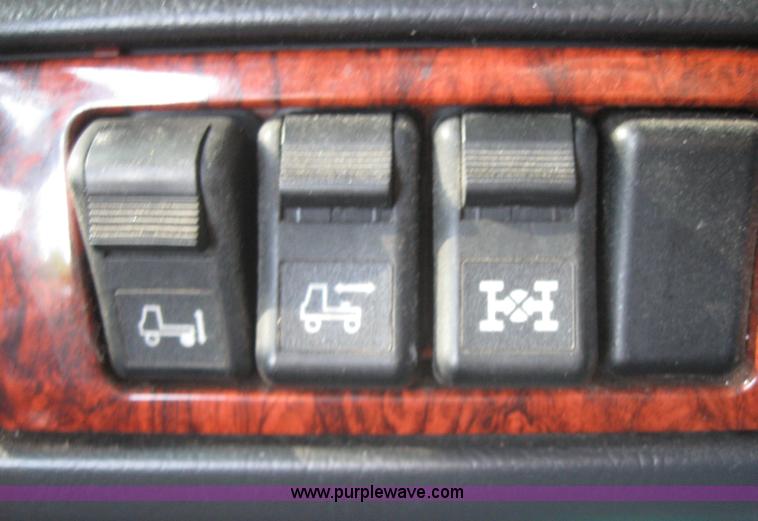 image for item 2782 2001 Volvo VNL