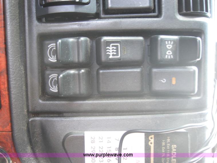 image for item 2782 2001 Volvo VNL