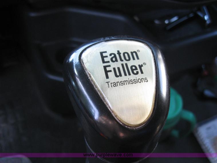 image for item 2782 2001 Volvo VNL