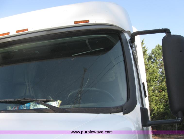 image for item 2782 2001 Volvo VNL