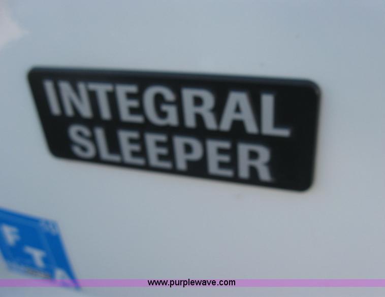 image for item 2782 2001 Volvo VNL