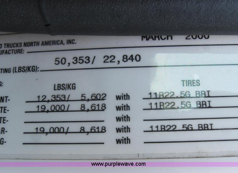 image for item 2782 2001 Volvo VNL