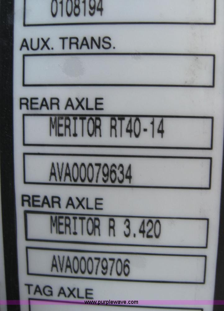 image for item 2782 2001 Volvo VNL