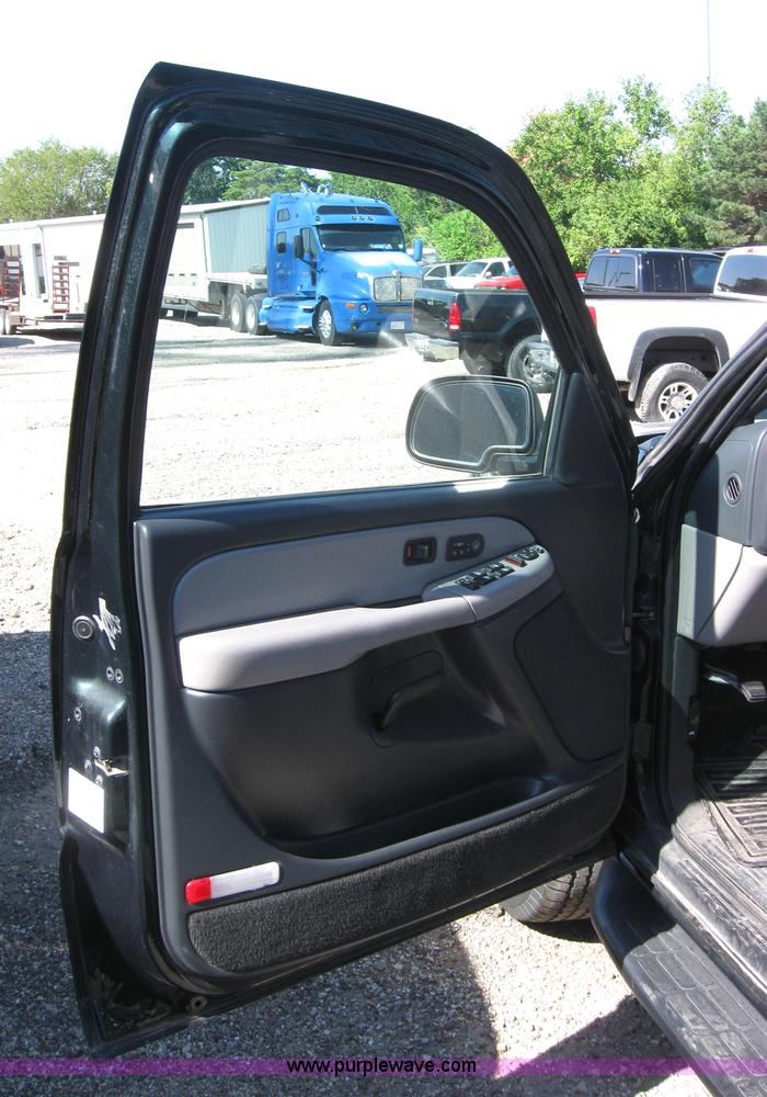 image for item 2783 2001 Chevrolet Tahoe