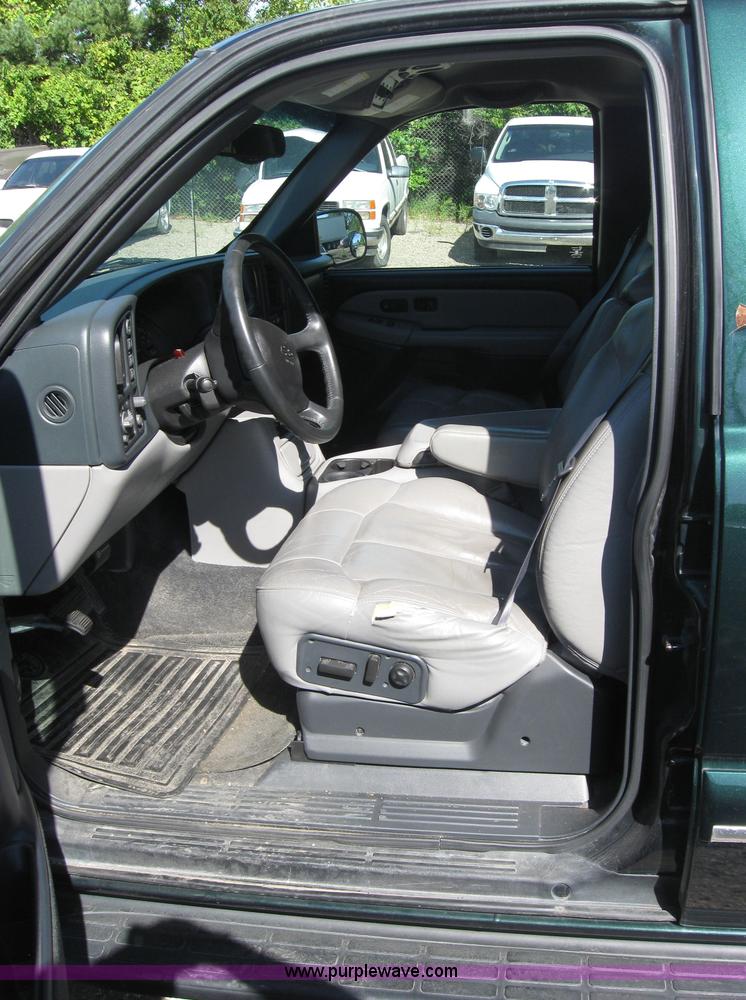 image for item 2783 2001 Chevrolet Tahoe