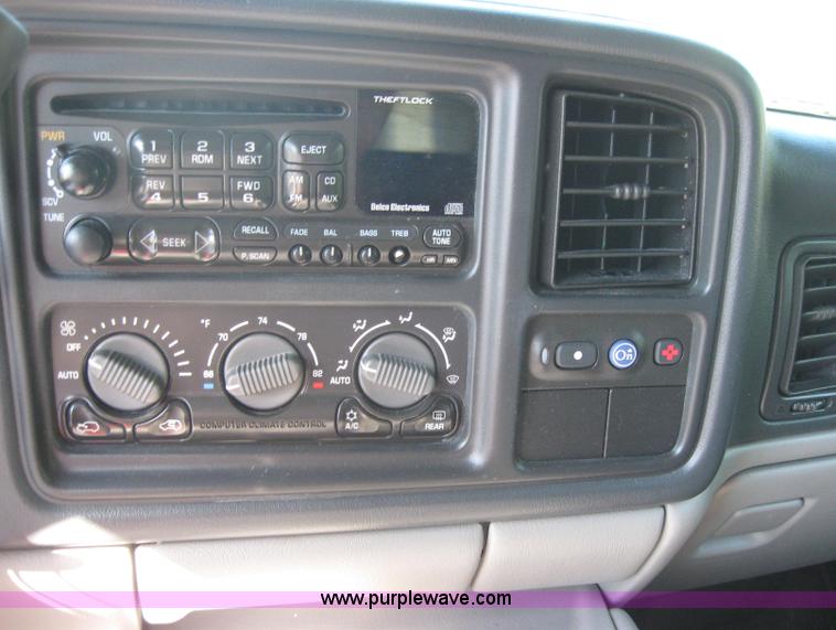 image for item 2783 2001 Chevrolet Tahoe