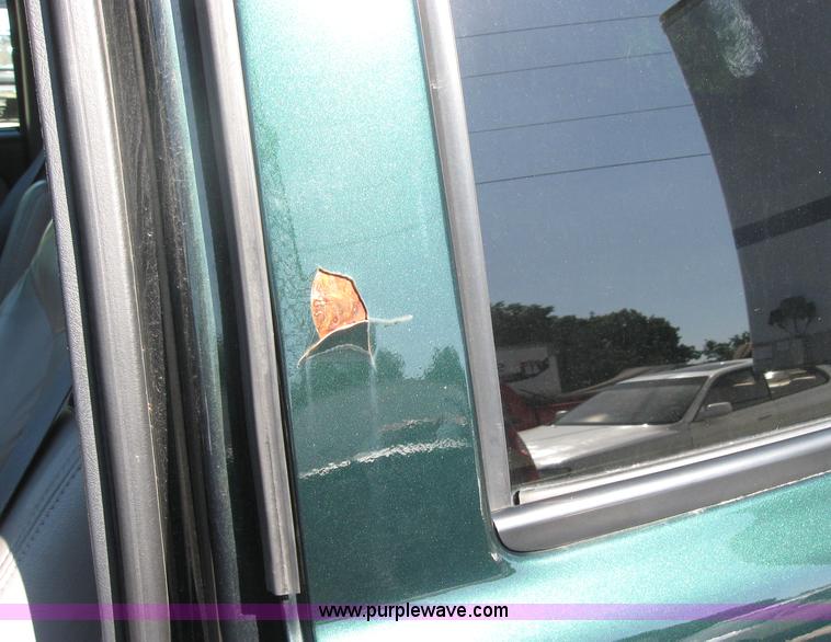 image for item 2783 2001 Chevrolet Tahoe