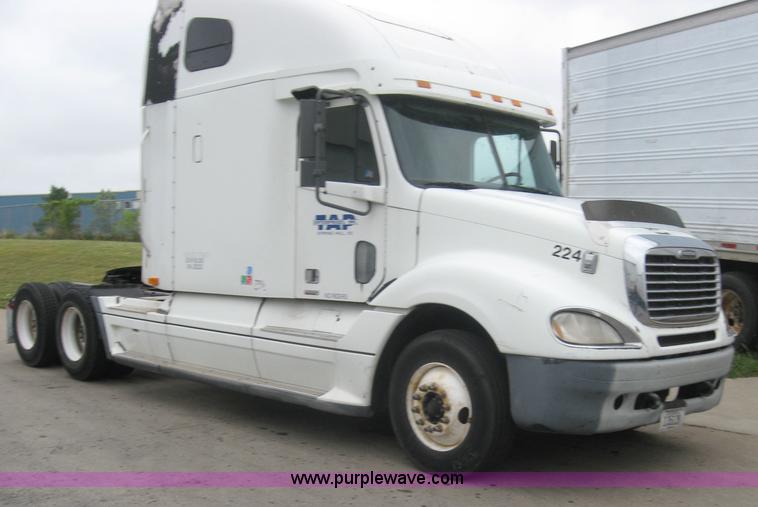 image for item 2170 2001 Freightliner Columbia semi truck